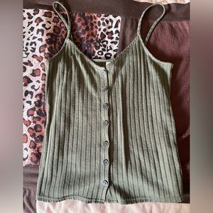 H and m size medium green tank top